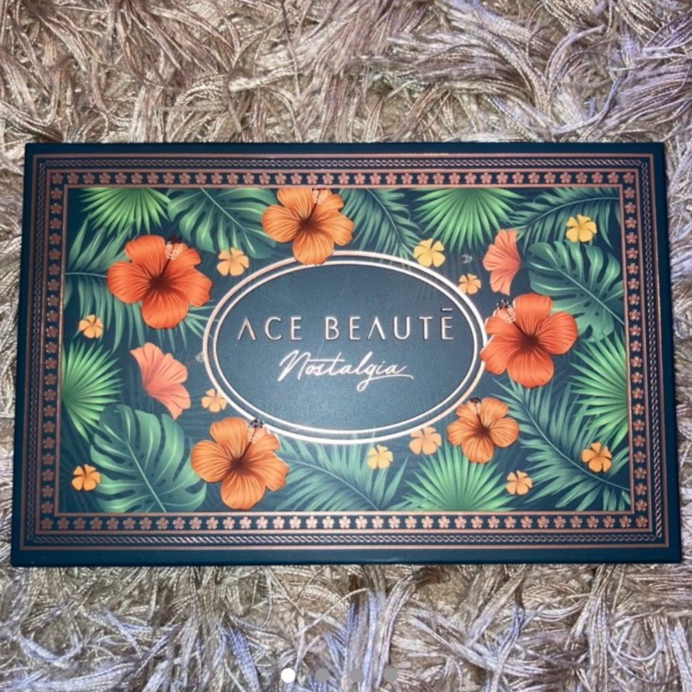 ACE beaute nostalgia eyeshadow palette